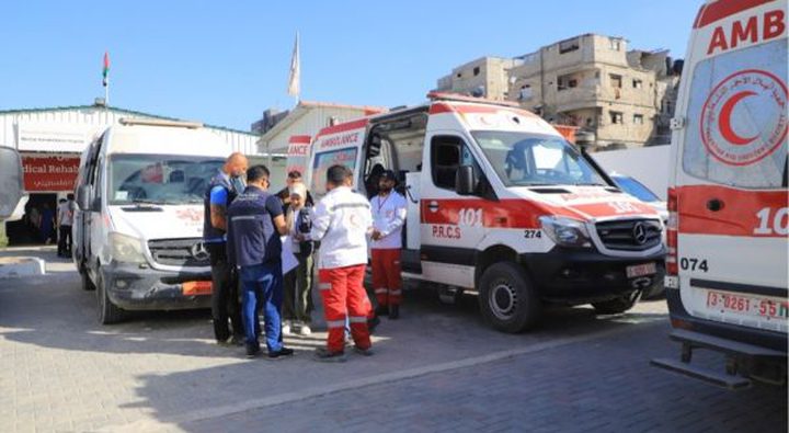 الهلال الأحمر ينفذ عملية إجلاء جديدة لـ33 مريضاً من قطاع غزة عبر معبر رفح