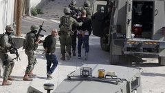 بزعم التخطيط لعملية.. الاحتلال يعتقل 3 شبان في ميثلون