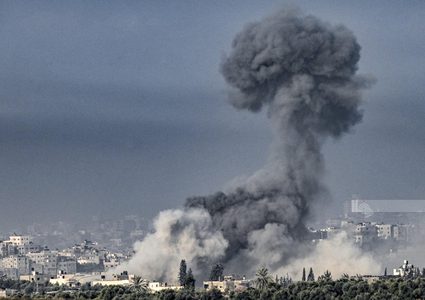 إصابة 10 مواطنين في قصف للاحتلال على مخيم الشاطئ
