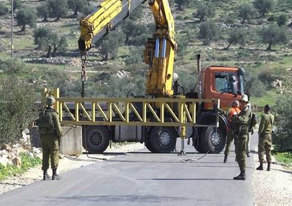 القدس: الاحتلال يشدد إجراءاته على حاجز بيت إكسا العسكري ويحتجز عشرات المركبات