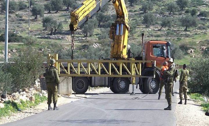 القدس: الاحتلال يشدد إجراءاته على حاجز بيت إكسا العسكري ويحتجز عشرات المركبات
