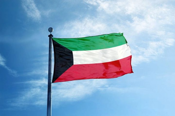 الكويت تطرد دبلوماسيين إيرانيين وتخفض عدد بعثتها في البلاد