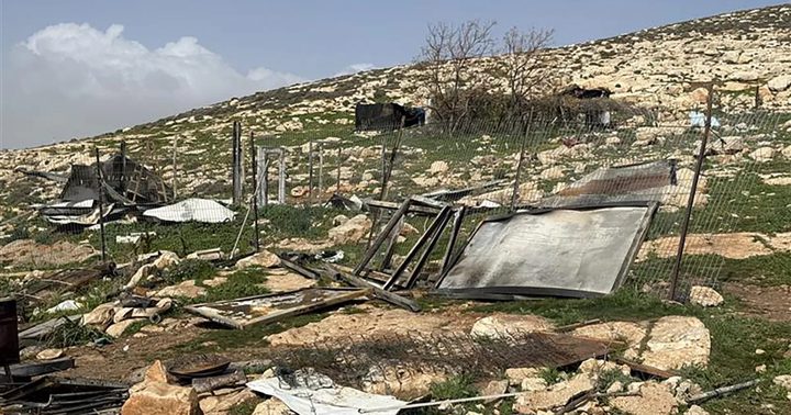 مستوطنون يخربون خط المياه الوحيد لعرب التبنة البدوي شرق القدس