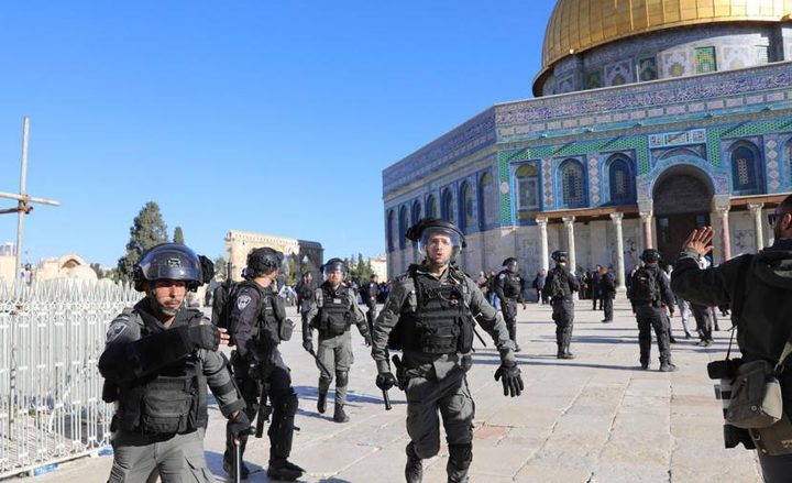 الاحتلال يعتقل حارس الأقصى خليل الترهوني ويمدد اعتقال شاب مقدسي