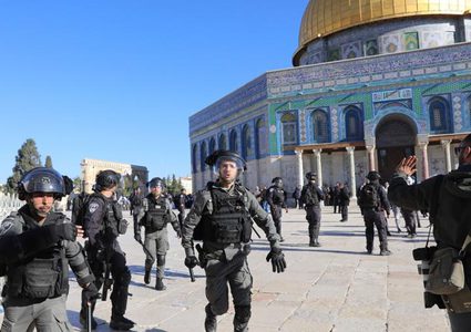 الاحتلال يعتقل حارس الأقصى خليل الترهوني ويمدد اعتقال شاب مقدسي