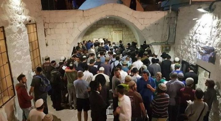 مستوطنون يعتدون على مواطن في بيتا والاحتلال يقتحم مقام يوسف