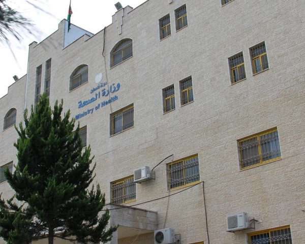 الصحة: حياة آلاف المرضى في خطر وجهود حكومية لمنع تفاقم الأزمة