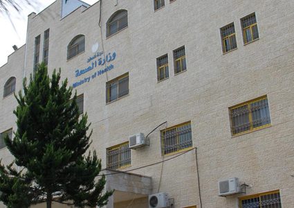 الصحة: حياة آلاف المرضى في خطر وجهود حكومية لمنع تفاقم الأزمة