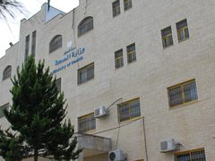 الصحة: حياة آلاف المرضى في خطر وجهود حكومية لمنع تفاقم الأزمة
