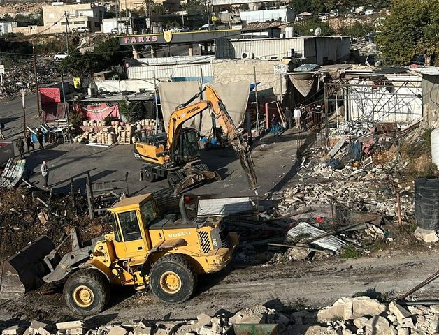 الاحتلال يهدم منشأة صناعية ويستولي على جرافة في محافظة بيت لحم
