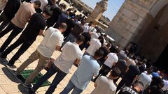 60 ألف مصل يأدون صلاة الجمعة في المسجد الأقصى المبارك
