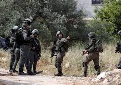 3 إصابات لعائلة بينها رضيع بحالة حرجة برصاص الاحتلال جنوب الخليل