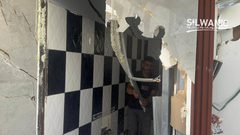 الاحتلال يجبر المقدسي "أشرف برقان" على هدم منزله ذاتيًا في حي بئر أيوب ببلدة سلوان جنوب المسجد الأقصى؛ بذريعة البناء دون ترخيص.