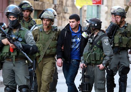 قوات الاحتلال تعتقل مواطناً قرب باب العامود في القدس المحتلة