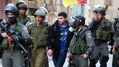 قوات الاحتلال تعتقل مواطناً قرب باب العامود في القدس المحتلة