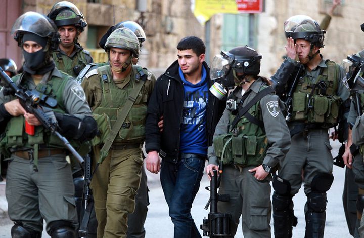 قوات الاحتلال تعتقل مواطناً قرب باب العامود في القدس المحتلة
