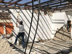 الاحتلال يجبر مواطنا على هدم منزله في سلوان