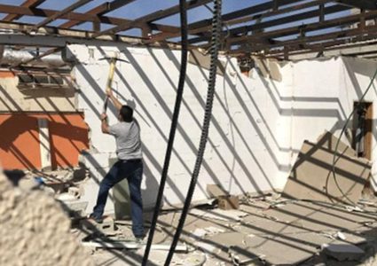 الاحتلال يجبر مواطنا على هدم منزله في سلوان