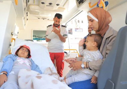 الهلال الأحمر يُجلي 97 شخصاً عبر معبر رفح ضمن مهمة طبية إنسانية جديدة