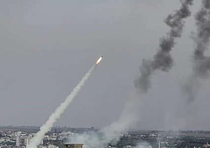 حزب الله يطلق رشقة صاروخية شمال اسرائيل