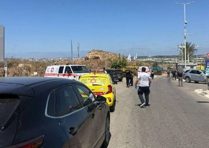 قتيل إسرائيلي وإصابات في عملية إطلاق نار داخل مستوطنة كوخاف يائير شمال الضفة