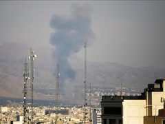 جيش الاحتلال يعلن قصف أهداف عسكرية ومجمعًا للبتروكيماويات في إيران