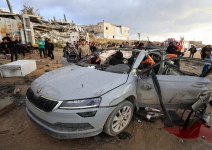 ثلاث إصابات بقصف الاحتلال مركبة شمال خانيونس جنوبي قطاع غزة