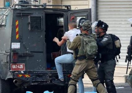 الاحتلال يشن حملة اعتقالات ومداهمات واسعة في مدن وبلدات الضفة الغربية