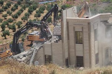الاحتلال يهدم 8 منازل في برطعة جنوب غرب جنين ويهدد بهدم 12 أخرى