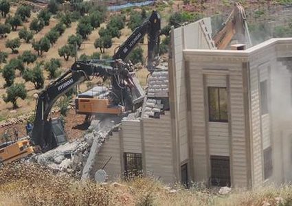 الاحتلال يهدم 8 منازل في برطعة جنوب غرب جنين ويهدد بهدم 12 أخرى