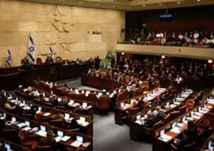 الكنيست يصادق على قانون يوسع اقتطاع الأموال من المقاصة الفلسطينية