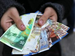 أسعار صرف العملات مقابل الشيكل اليوم الإثنين