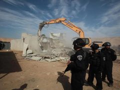 الاحتلال يسلم إخطارات لهدم منازل في مسافر يطا