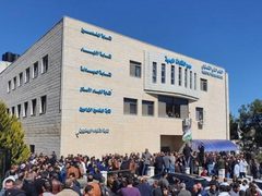 نقابة الأطباء تعلن العودة للعمل وفق نظام التقليص بعد تفاهمات مع الحكومة