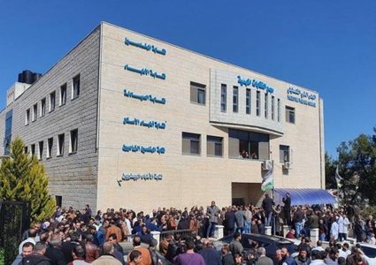 نقابة الأطباء تعلن العودة للعمل وفق نظام التقليص بعد تفاهمات مع الحكومة