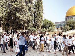 عشرات المستوطنين يقتحمون الأقصى ويؤدون طقوساً تلمودية بحماية شرطة الاحتلال