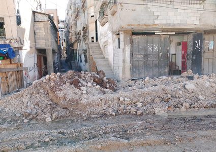 الاحتلال يجبر مواطني شرق مخيم نور شمس شرق طولكرم على إخلاء منازلهم