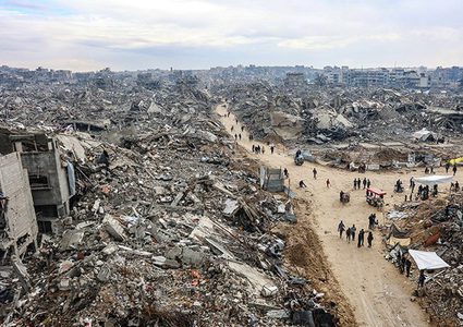 قصف مدفعي ونسف منازل وراء الخط الأصفر وتهديدات بعودة القتال المكثف في غزة