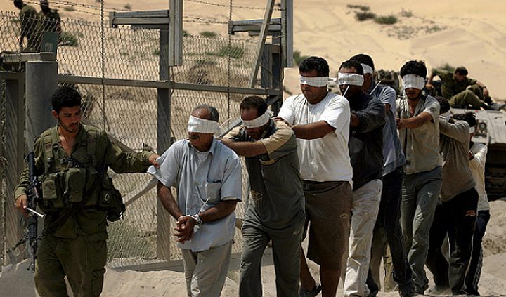 الاحتلال يعتقل 10 مواطنين من حوسان غرب بيت لحم