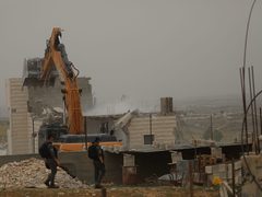 الاحتلال يخطر بهدم منازل في الاغوار الشمالية