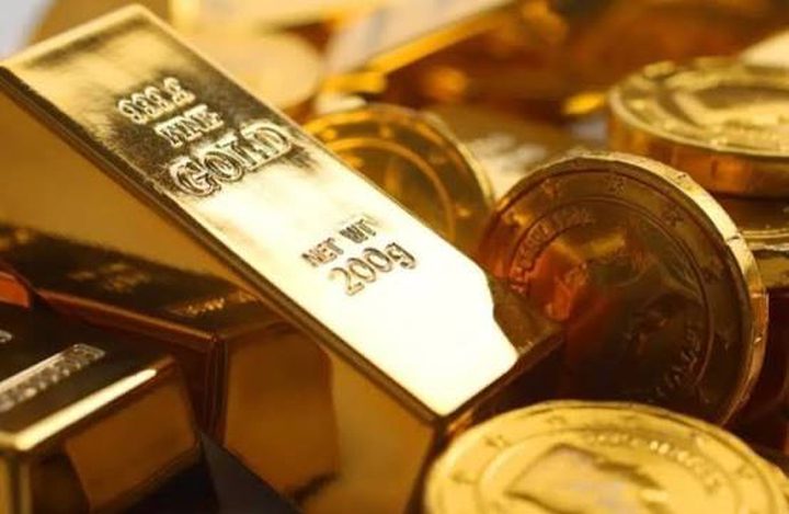 الذهب يتراجع ويتجه نحو خسارة أسبوعية