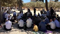 65 ألفا يؤدون صلاة الجمعة في المسجد الأقصى المبارك