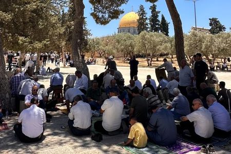 65 ألفا يؤدون صلاة الجمعة في المسجد الأقصى المبارك