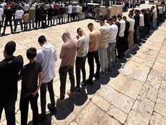 65 ألفا يؤدون صلاة الجمعة في المسجد الأقصى المبارك
