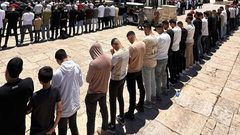 65 ألفا يؤدون صلاة الجمعة في المسجد الأقصى المبارك