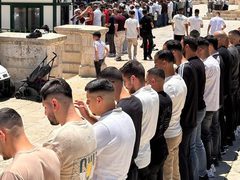 65 ألفا يؤدون صلاة الجمعة في المسجد الأقصى المبارك