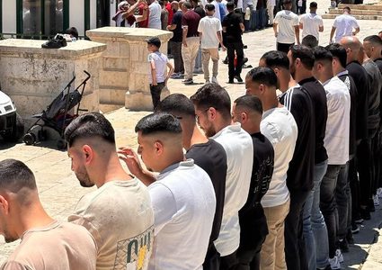 65 ألفا يؤدون صلاة الجمعة في المسجد الأقصى المبارك