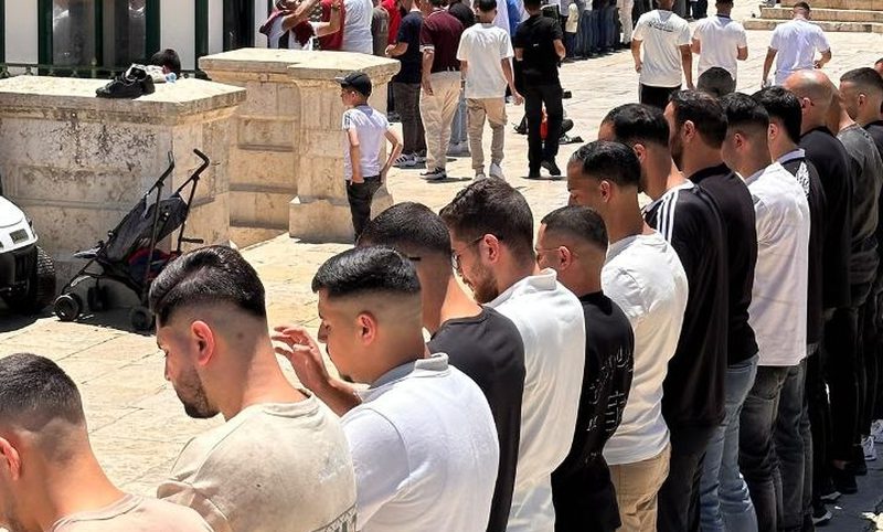 65 ألفا يؤدون صلاة الجمعة في المسجد الأقصى المبارك