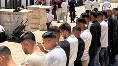 65 ألفا يؤدون صلاة الجمعة في المسجد الأقصى المبارك