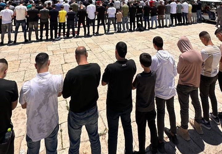 65 ألفا يؤدون صلاة الجمعة في المسجد الأقصى المبارك